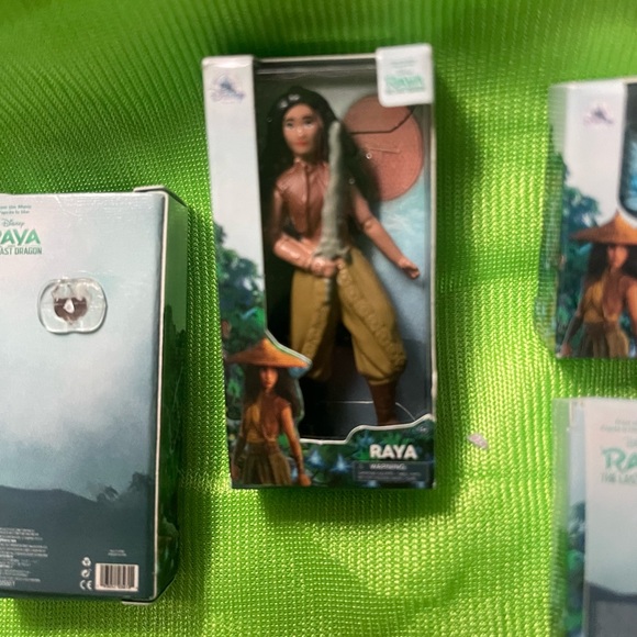 Lot of 4 -Disney Mini Brands Collectible Toys by ZURU - Great Stocking Stuffers - Picture 4 of 4